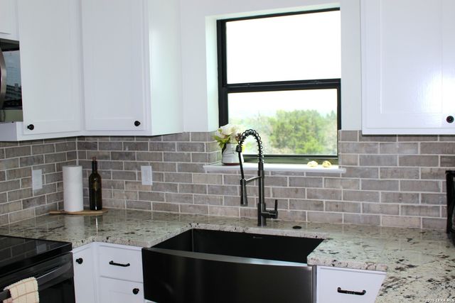337 Colt Valley Rd, Fredericksburg, TX 78624
