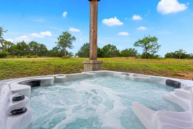 337 Colt Valley Rd, Fredericksburg, TX 78624
