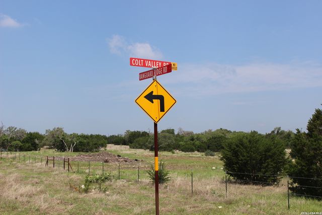 337 Colt Valley Rd, Fredericksburg, TX 78624