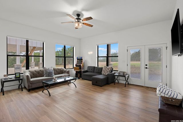 337 Colt Valley Rd, Fredericksburg, TX 78624