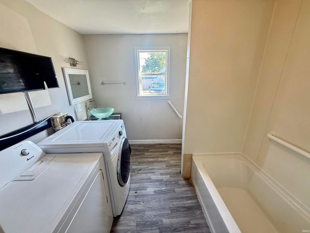 27 E Morgan Avenue, Evansville, IN 47711