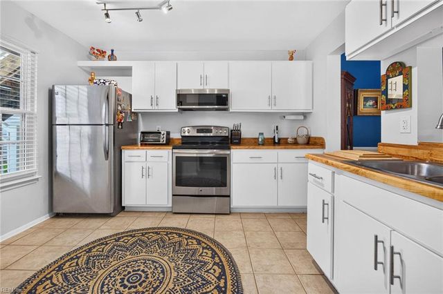 2104 Retreat CT, Virginia Beach, VA 23454