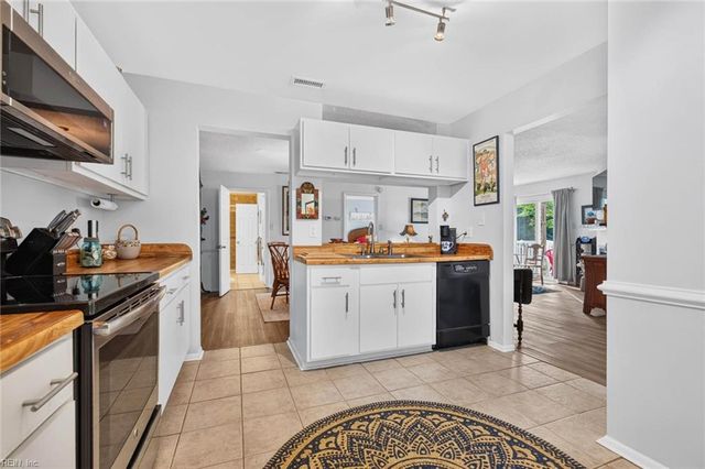 2104 Retreat CT, Virginia Beach, VA 23454