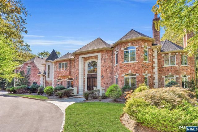 14 Werimus Brook Road, Saddle River, NJ 07458