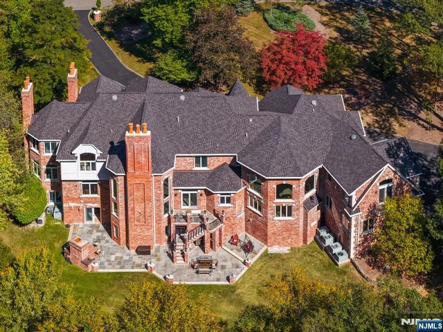 14 Werimus Brook Road, Saddle River, NJ 07458