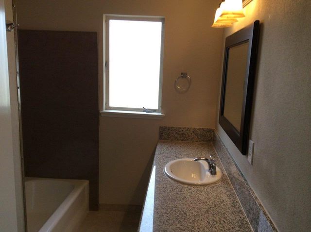 537 W University Avenue, Fresno, CA 93705