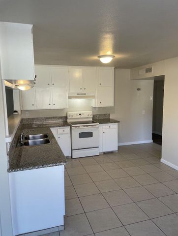 537 W University Avenue, Fresno, CA 93705