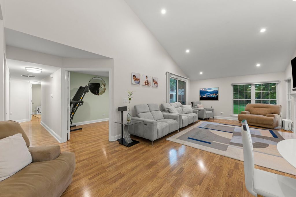 30W101 Fairfax Court 101, Warrenville, IL 60555 — photo 4