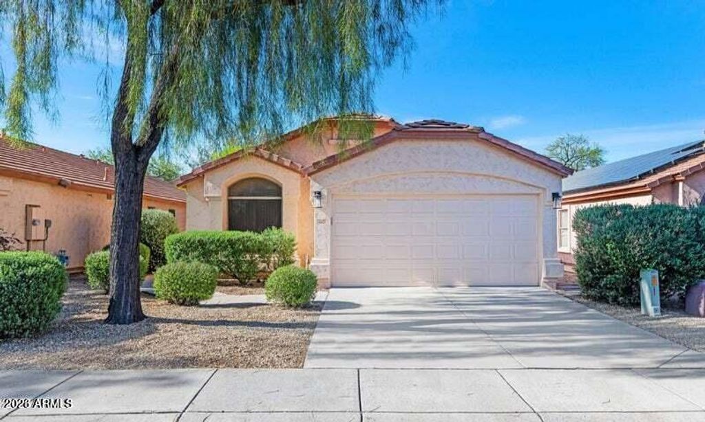 4621 E ABRAHAM Lane, Phoenix, AZ 85050