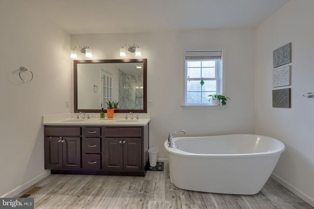 336 ROYAL HUNT WAY, Lititz, PA 17543