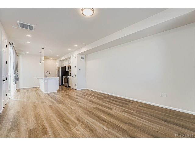 24374 E 42nd Ave, Aurora, CO 80019