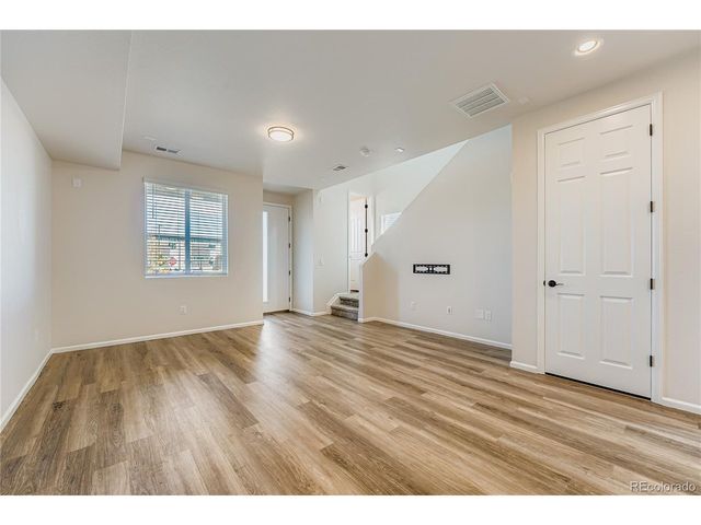 24374 E 42nd Ave, Aurora, CO 80019