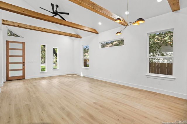 1735 E Crockett St, San Antonio, TX 78202