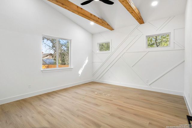 1735 E Crockett St, San Antonio, TX 78202