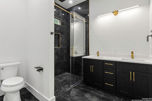 1735 E Crockett St, San Antonio, TX 78202