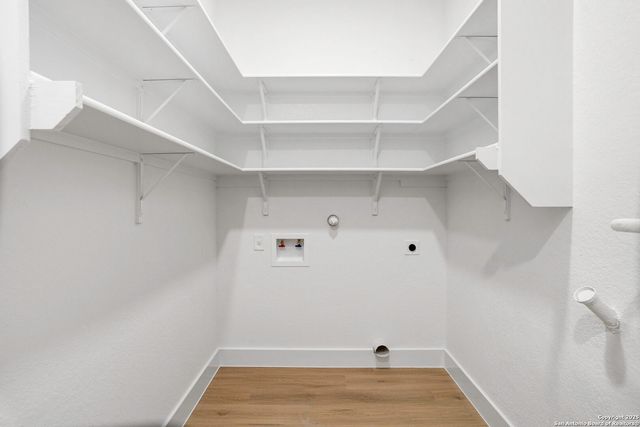 1735 E Crockett St, San Antonio, TX 78202