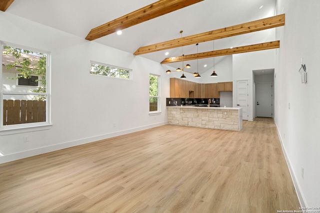 1735 E Crockett St, San Antonio, TX 78202