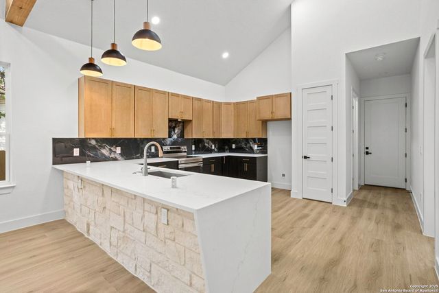 1735 E Crockett St, San Antonio, TX 78202