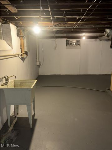 1019 Quilliams Road, Cleveland Heights, OH 44121