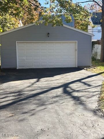 1019 Quilliams Road, Cleveland Heights, OH 44121