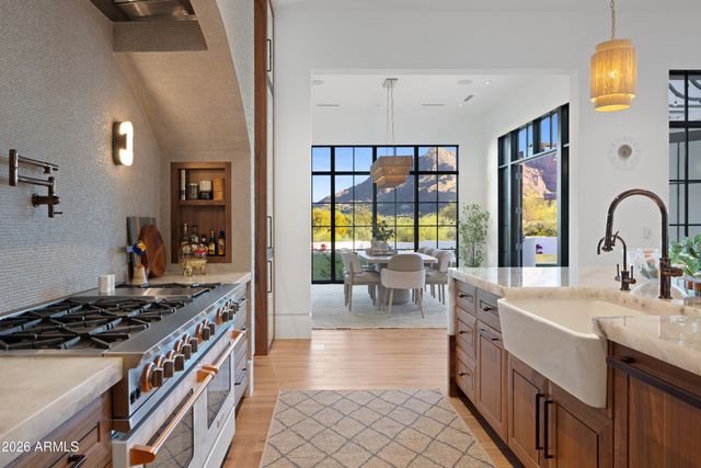 6541 N 48th Street, Paradise Valley, AZ 85253