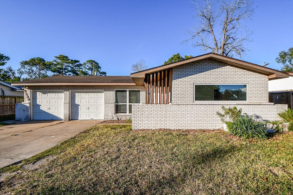 9534 Kerrwood Lane, Houston, TX 77080