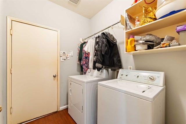 1906 Twin Tulip Court, Fresno, TX 77545