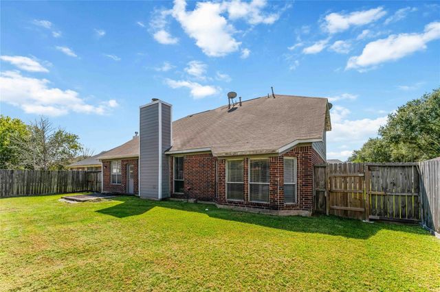 1906 Twin Tulip Court, Fresno, TX 77545