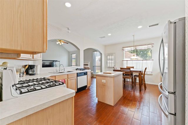 1906 Twin Tulip Court, Fresno, TX 77545