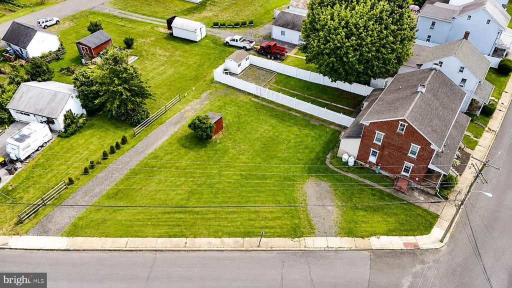 125 E CHESTNUT ST, BECHTELSVILLE, PA 19505 — exterior