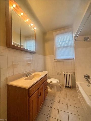 421 Broad St Apt 3, Portsmouth, VA 23707