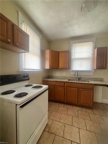 421 Broad St Apt 3, Portsmouth, VA 23707