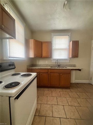 421 Broad St Apt 3, Portsmouth, VA 23707