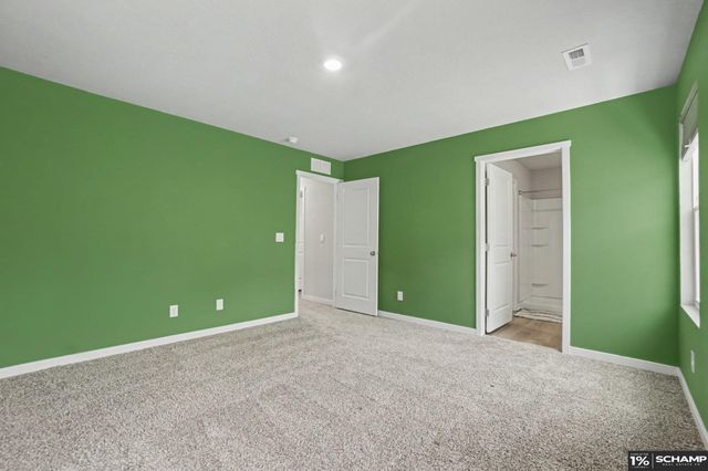 7728 N 95 Avenue, Omaha, NE 68122
