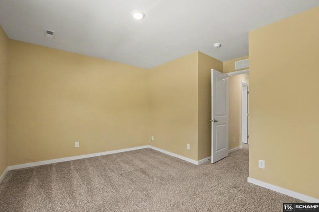 7728 N 95 Avenue, Omaha, NE 68122