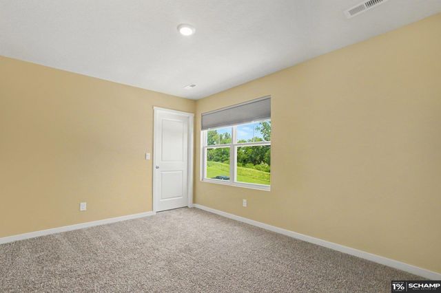 7728 N 95 Avenue, Omaha, NE 68122