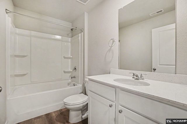 7728 N 95 Avenue, Omaha, NE 68122