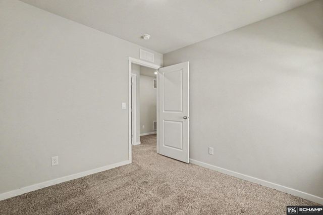 7728 N 95 Avenue, Omaha, NE 68122