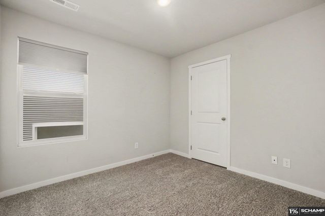 7728 N 95 Avenue, Omaha, NE 68122
