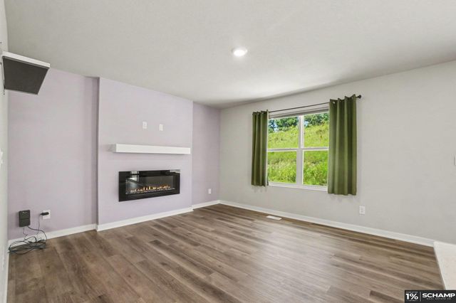 7728 N 95 Avenue, Omaha, NE 68122