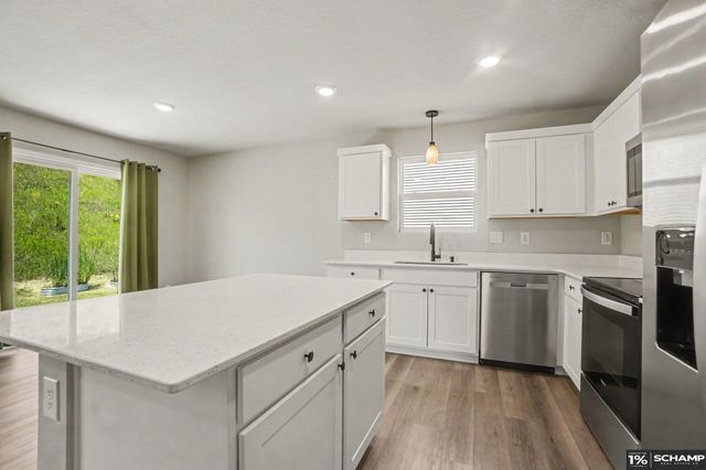 7728 N 95 Avenue, Omaha, NE 68122