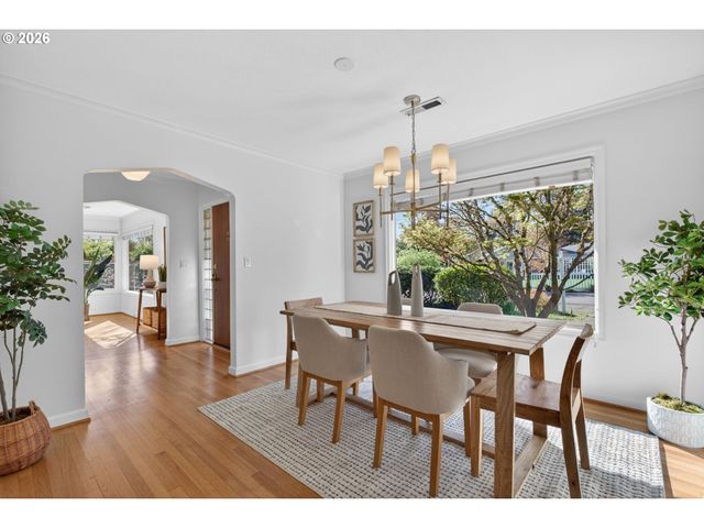 3270 Sw VISTA Dr, Portland, OR 97225