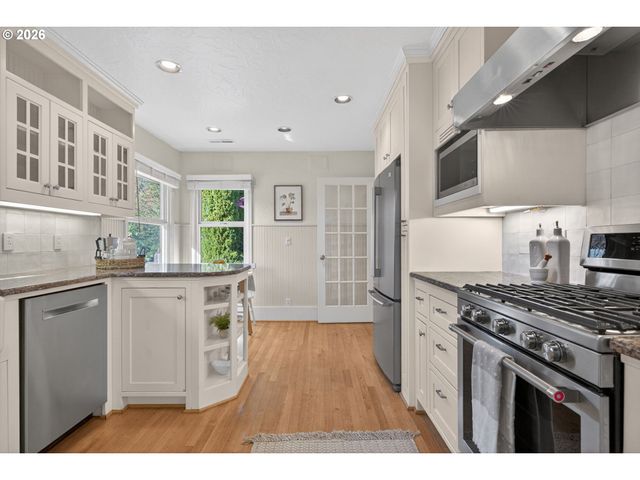 3270 Sw VISTA Dr, Portland, OR 97225