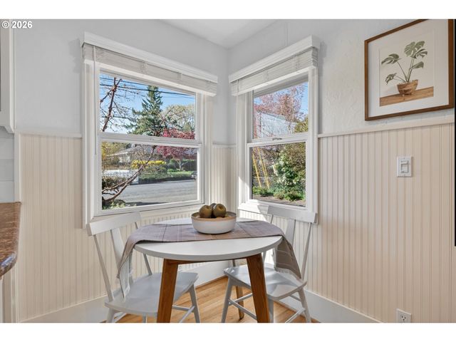 3270 Sw VISTA Dr, Portland, OR 97225