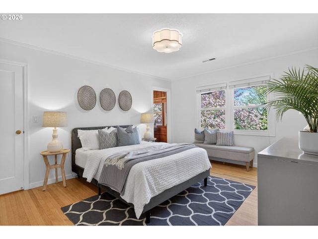 3270 Sw VISTA Dr, Portland, OR 97225