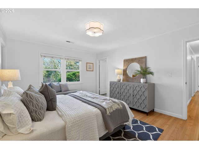 3270 Sw VISTA Dr, Portland, OR 97225