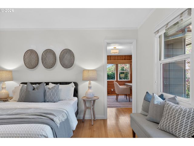 3270 Sw VISTA Dr, Portland, OR 97225