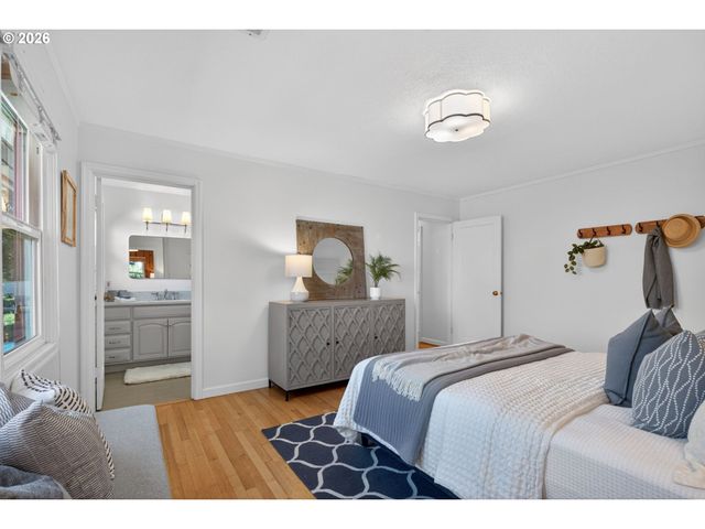 3270 Sw VISTA Dr, Portland, OR 97225