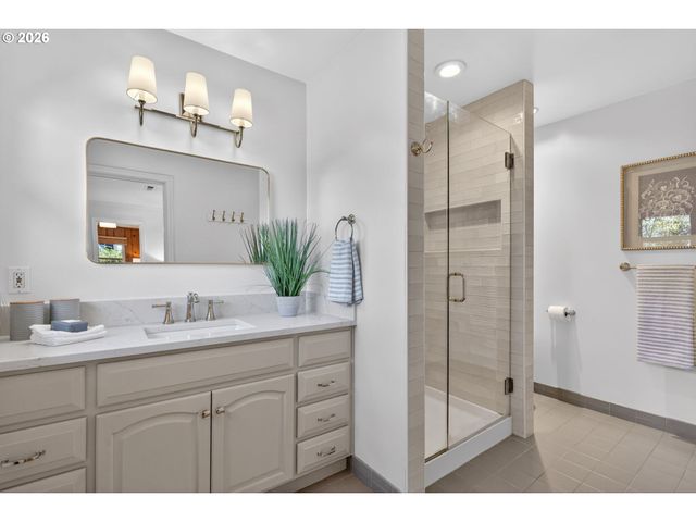 3270 Sw VISTA Dr, Portland, OR 97225