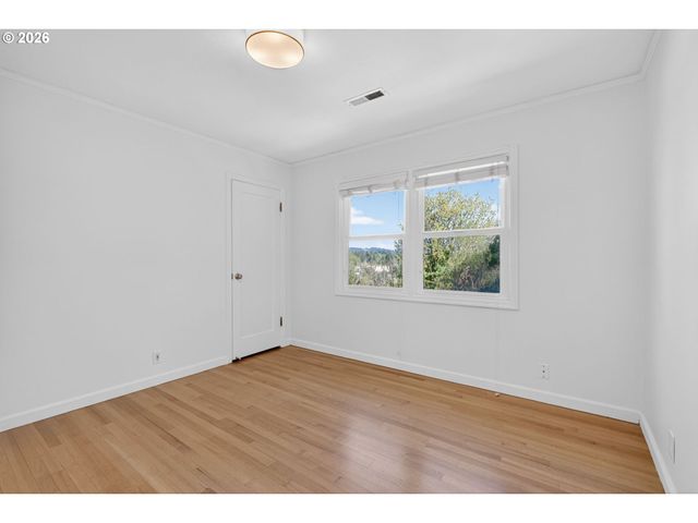 3270 Sw VISTA Dr, Portland, OR 97225